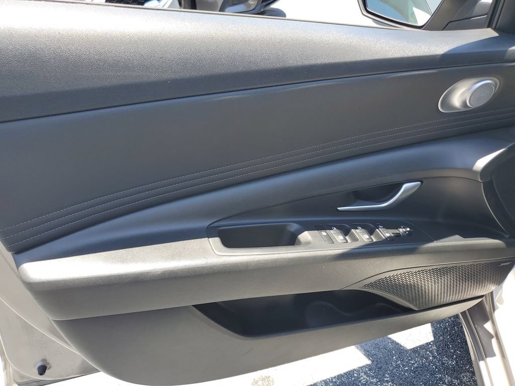 Used 2022 Hyundai Elantra Limited w/ Cargo Package FWD image 19