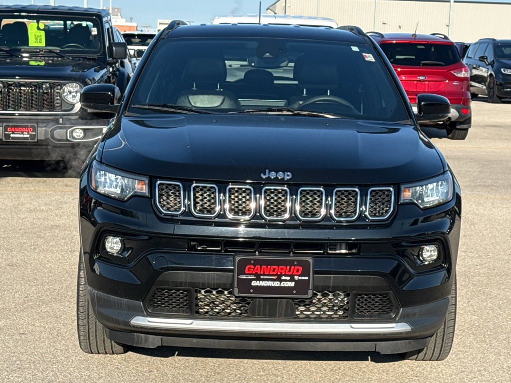 Used 2023 Jeep Compass Limited image 3