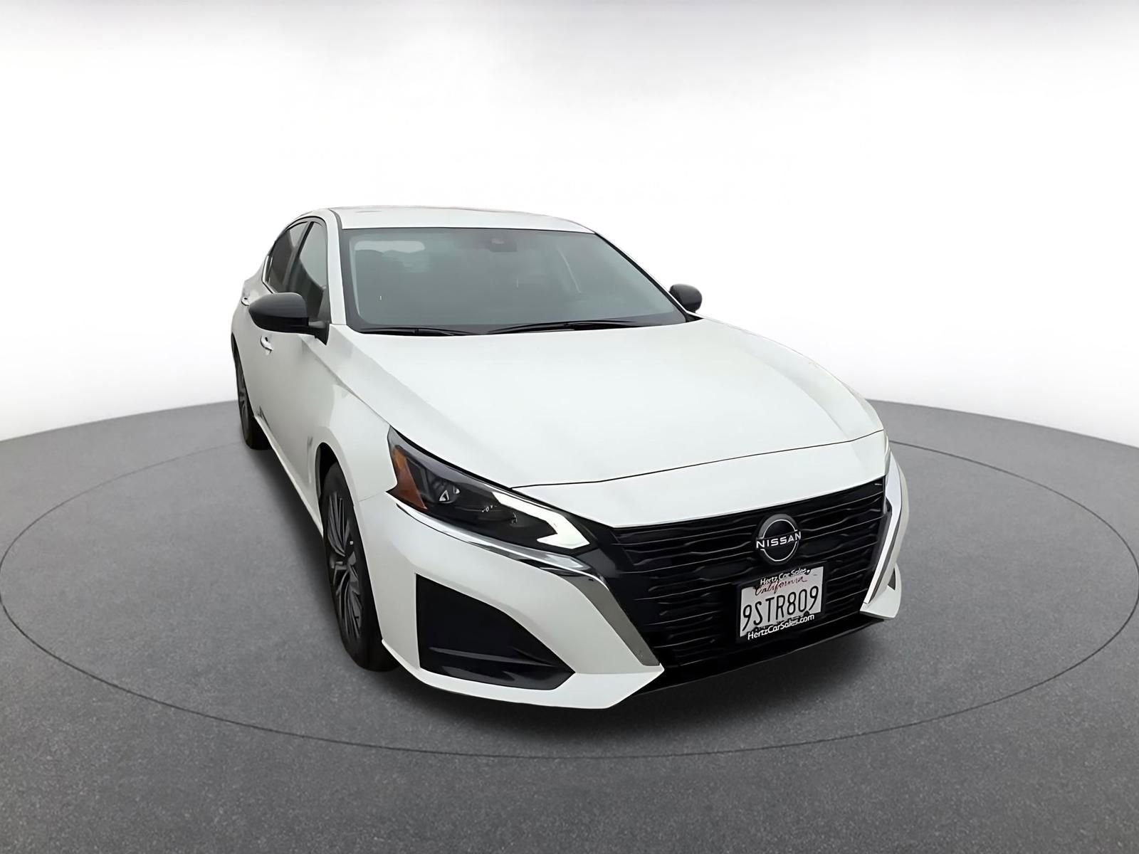 Used 2025 Nissan Altima 2.5 SV image 3