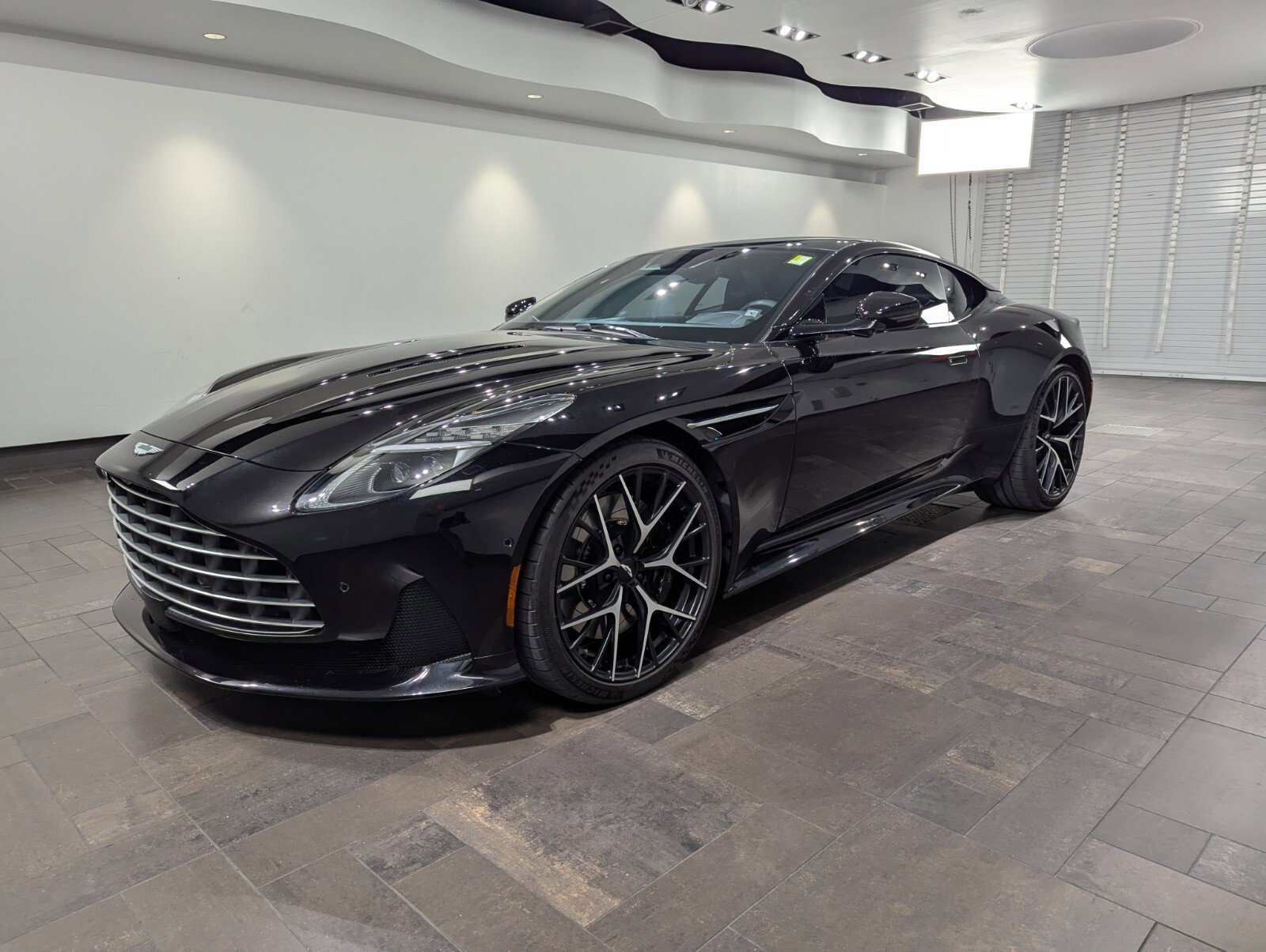 Used 2025 Aston Martin DB12 Coupe image 24