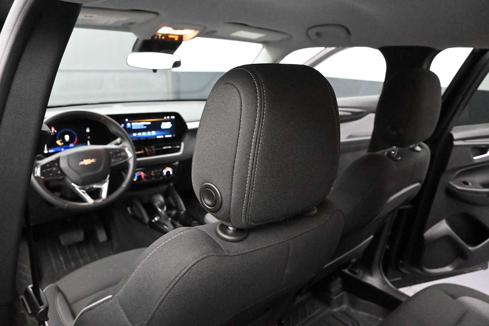 Used 2026 Chevrolet TrailBlazer LT w/ LT Cold Weather Package FWD image 23