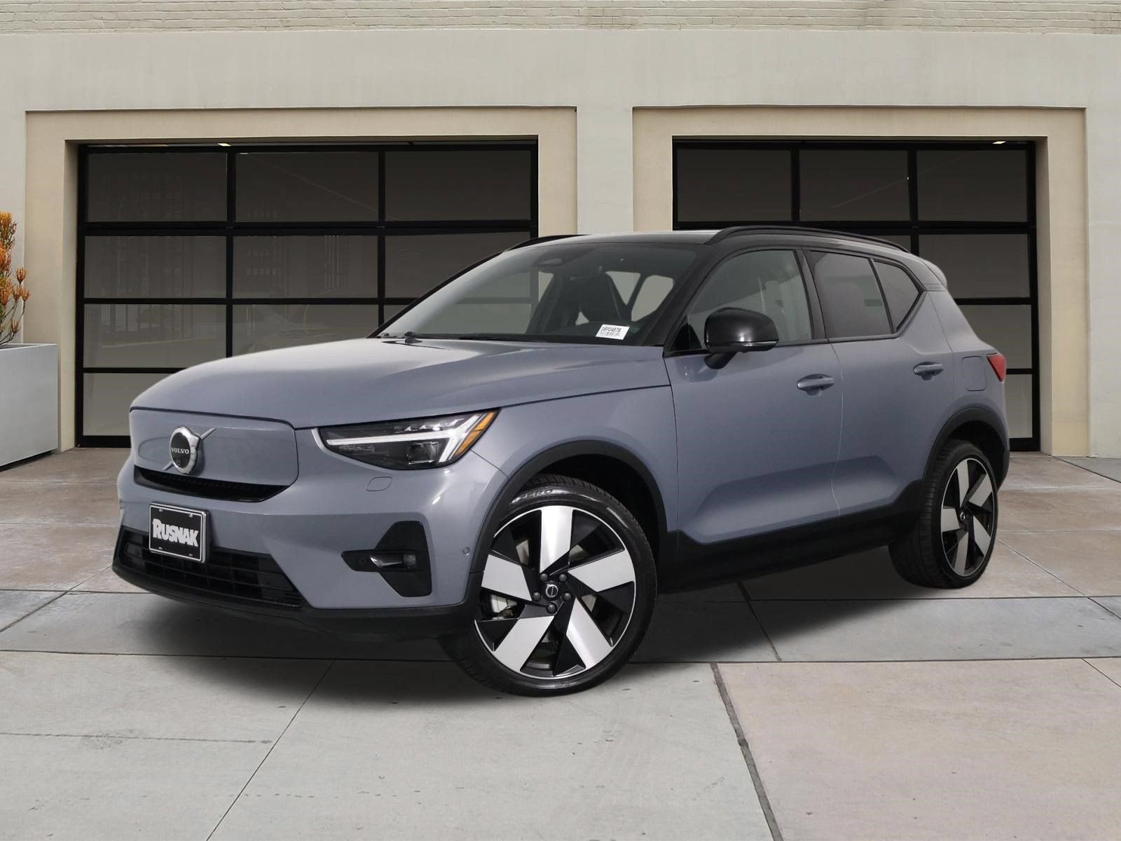 Used 2023 Volvo XC40 Recharge Ultimate AWD/4WD image 3