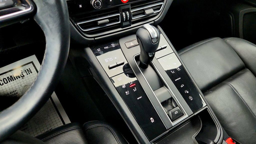 Used 2022 Porsche Macan w/ Premium Package Plus image 15