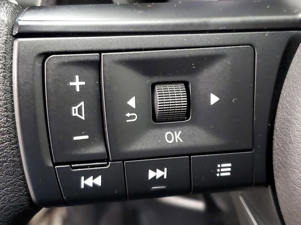 Used 2024 Nissan Rogue S AWD/4WD image 28