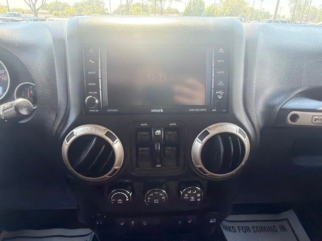 Used 2016 Jeep Wrangler Unlimited Sahara AWD/4WD image 21