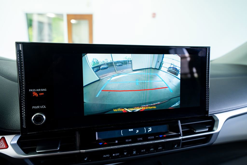 Used 2025 Toyota Sienna XLE image 36