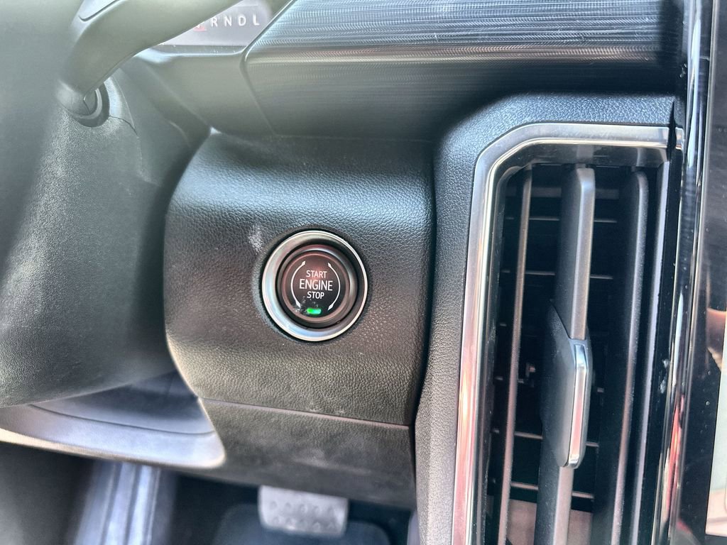 Used 2025 GMC Acadia Elevation image 17