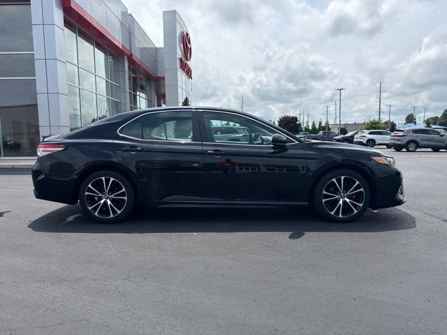 Used 2019 Toyota Camry SE FWD image 8