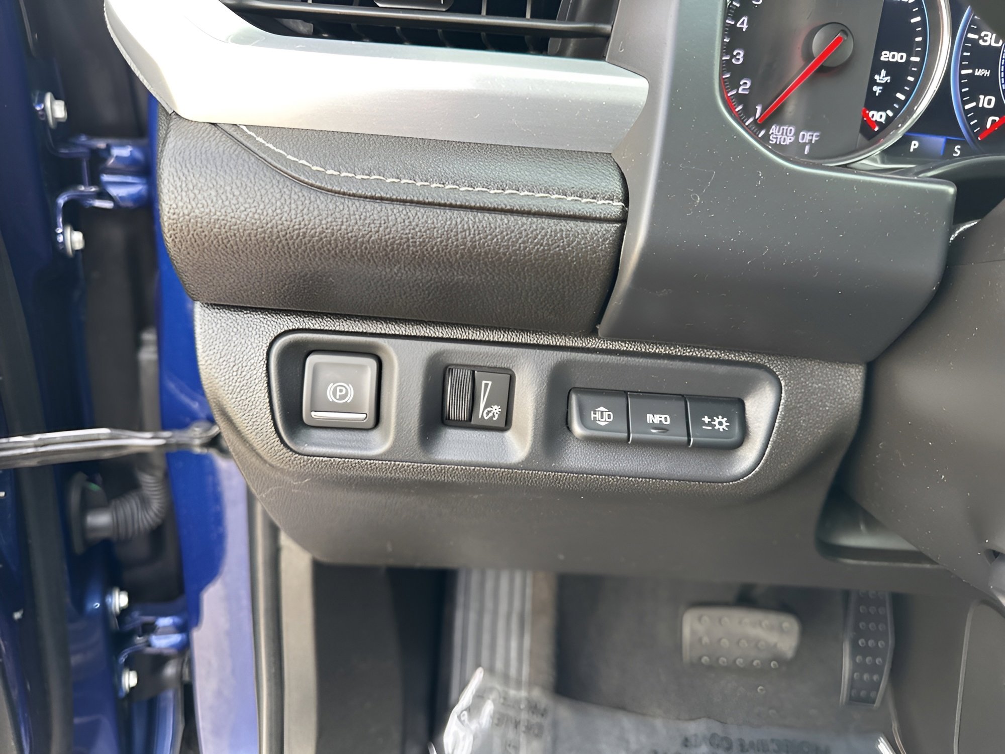 Used 2023 GMC Acadia SLT w/ Technology Package image 20