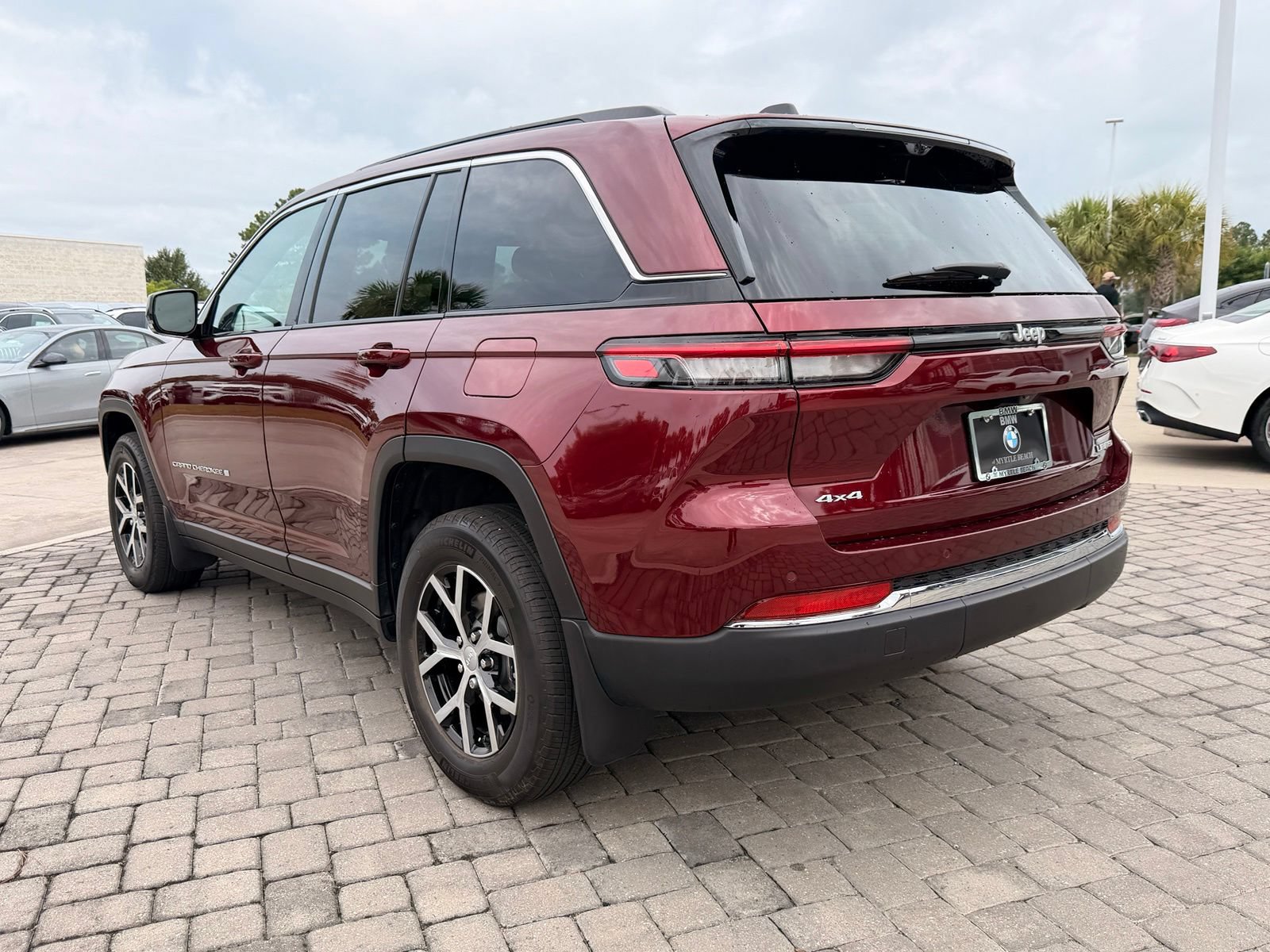 Used 2024 Jeep Grand Cherokee Limited w/ Luxury Tech Group II AWD/4WD image 11