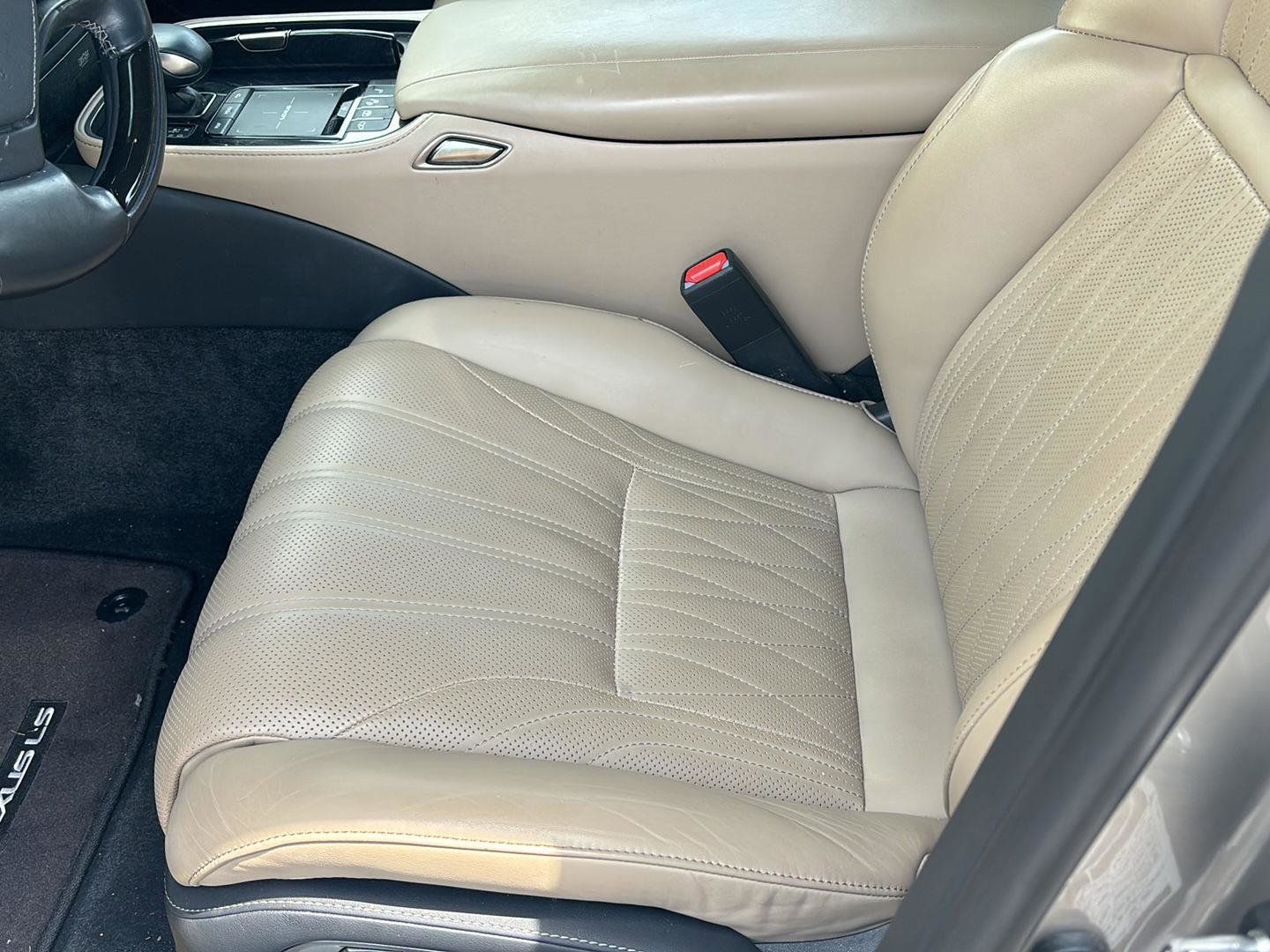 Used 2022 Lexus LS 500 w/ Interior Upgrade Package RWD image 4