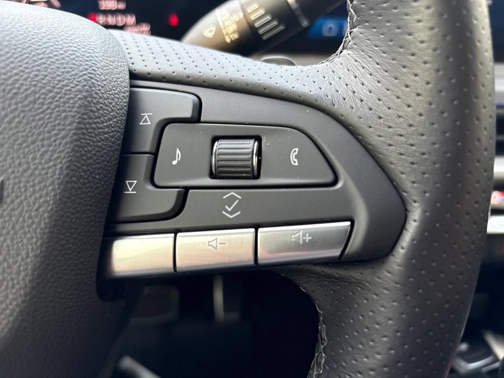 Used 2025 Cadillac XT4 Sport AWD/4WD image 31