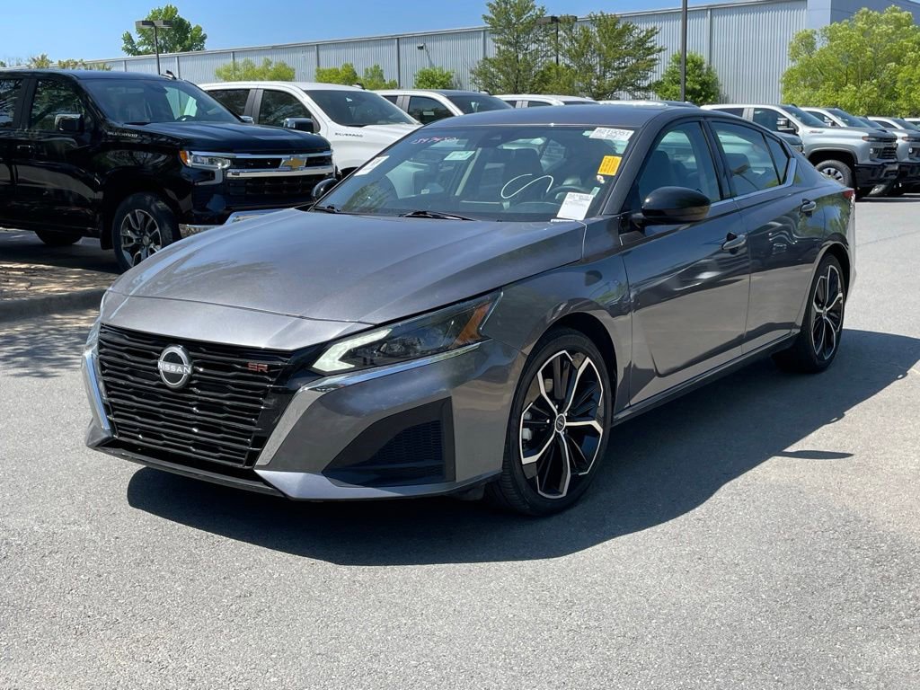 Used 2025 Nissan Altima 2.5 SR FWD image 3
