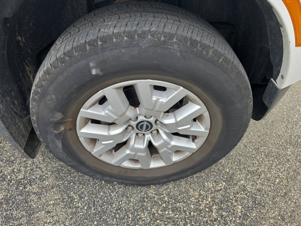 Used 2024 Nissan Frontier SV AWD/4WD image 5