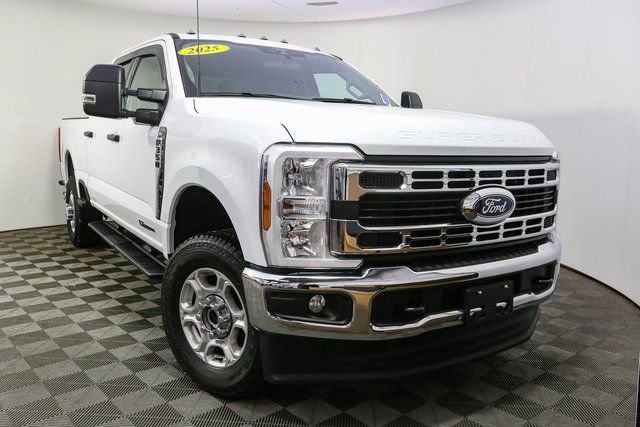 Used 2025 Ford F350 XLT image 3