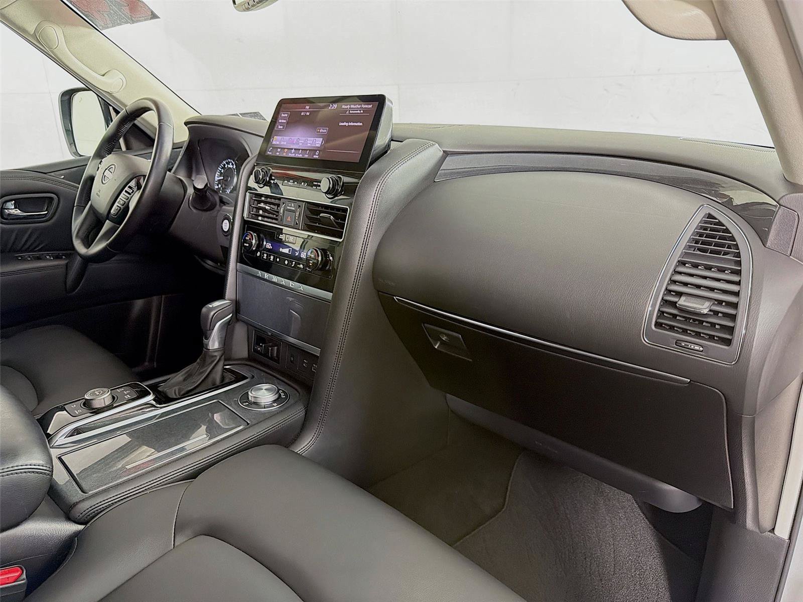 Used 2024 Nissan Armada SV AWD/4WD image 31