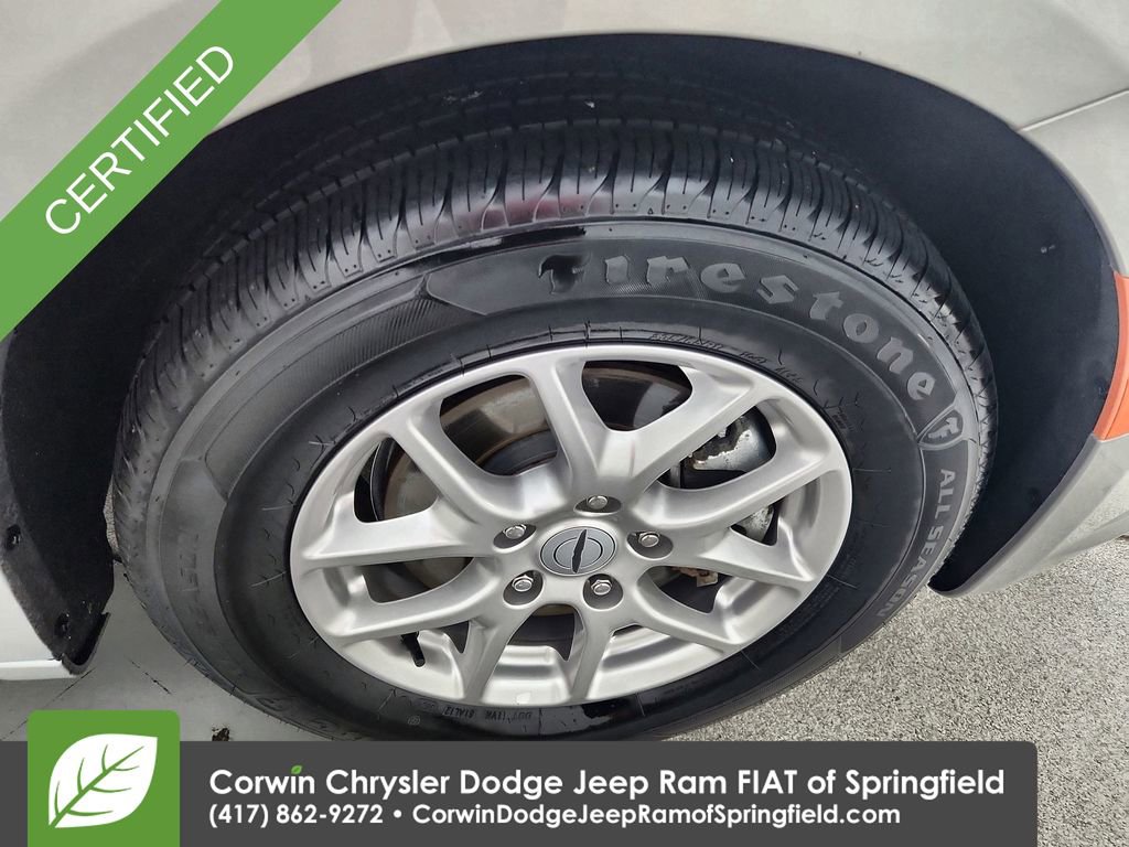 Used 2024 Chrysler Pacifica Touring-L FWD image 32