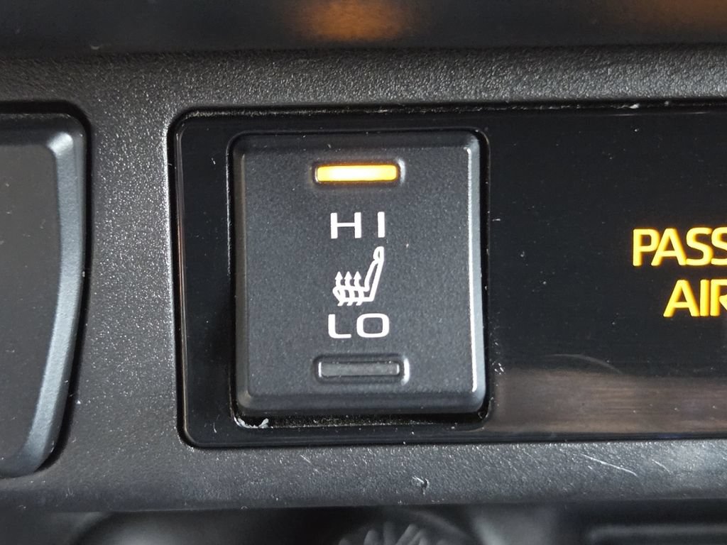 Used 2022 Toyota RAV4 XSE AWD/4WD image 5
