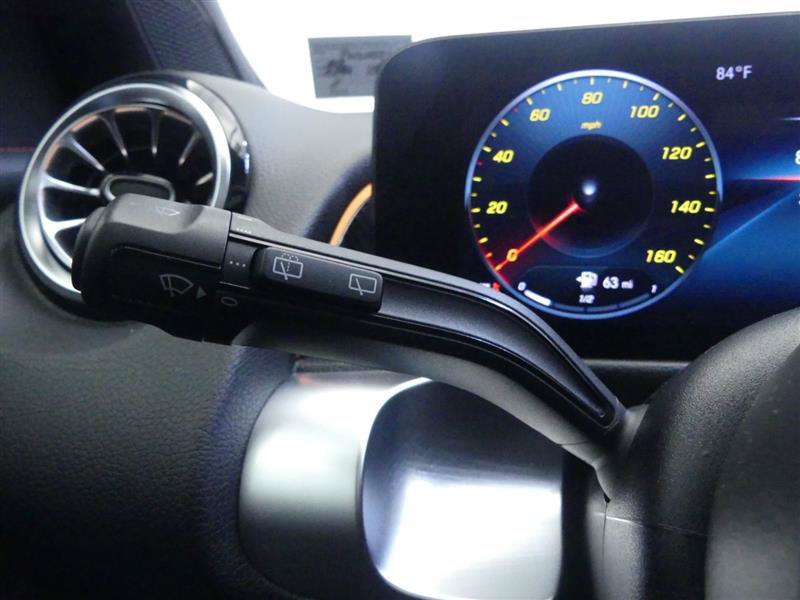 Used 2023 Mercedes-Benz GLB 250 w/ AMG Line image 17