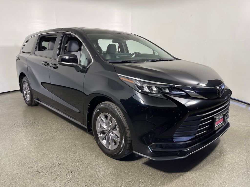 New 2026 Toyota Sienna LE