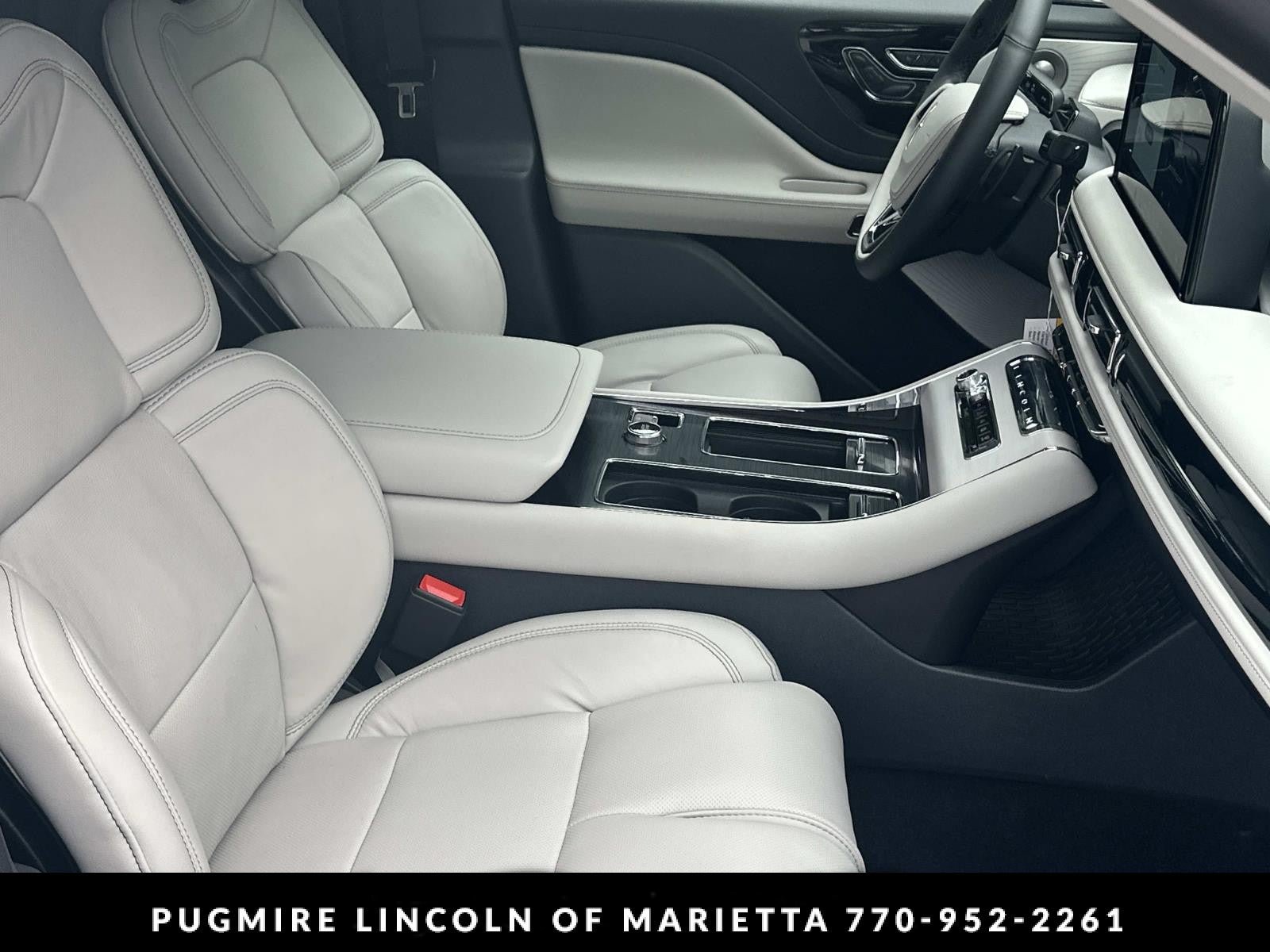 New 2026 Lincoln Aviator Reserve w/ Luxury Package RWD image 13