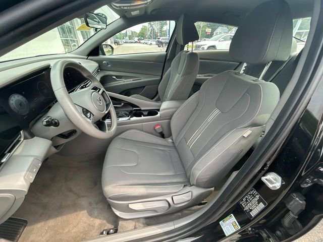 Used 2023 Hyundai Elantra SEL w/ Convenience Package image 17