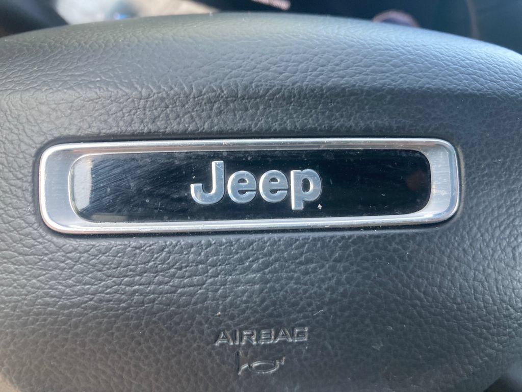 Used 2023 Jeep Grand Cherokee L Laredo AWD/4WD image 28