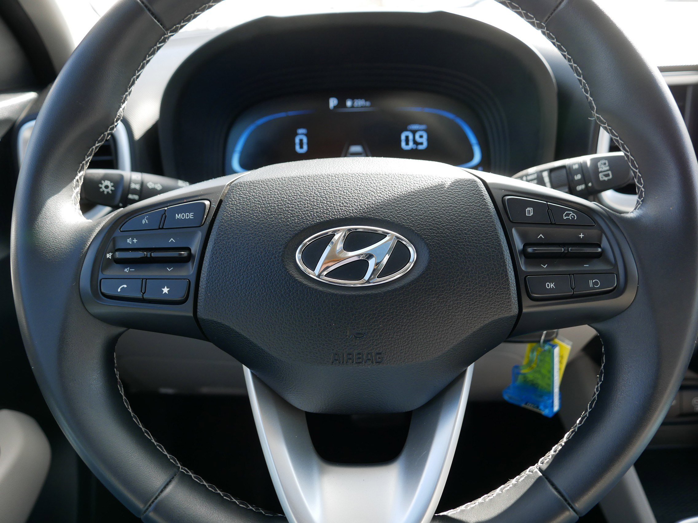 Certified 2023 Hyundai Venue SEL FWD image 25