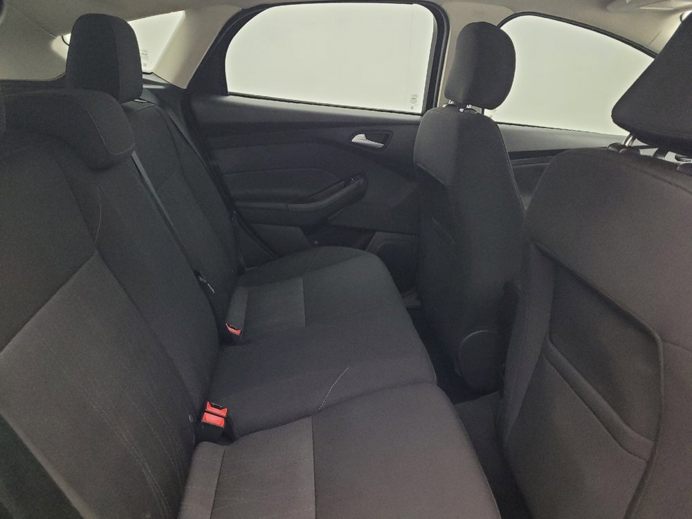 Used 2015 Ford Focus SE w/ SE Sport Package image 19