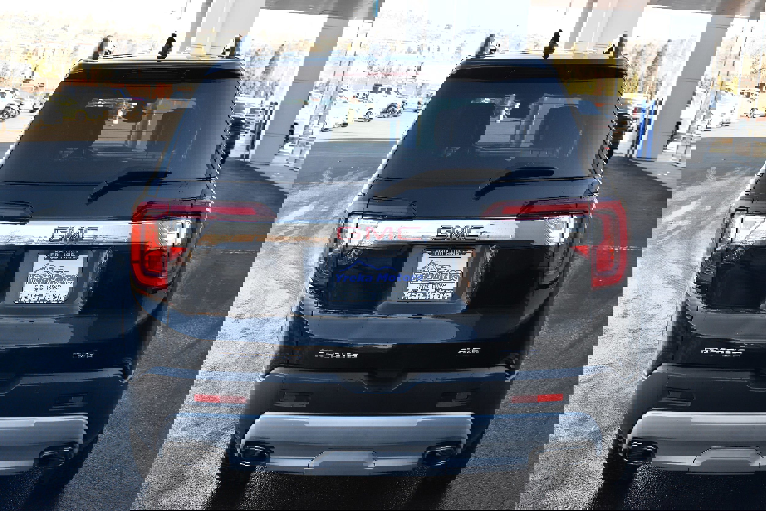 Used 2023 GMC Acadia SLT image 7