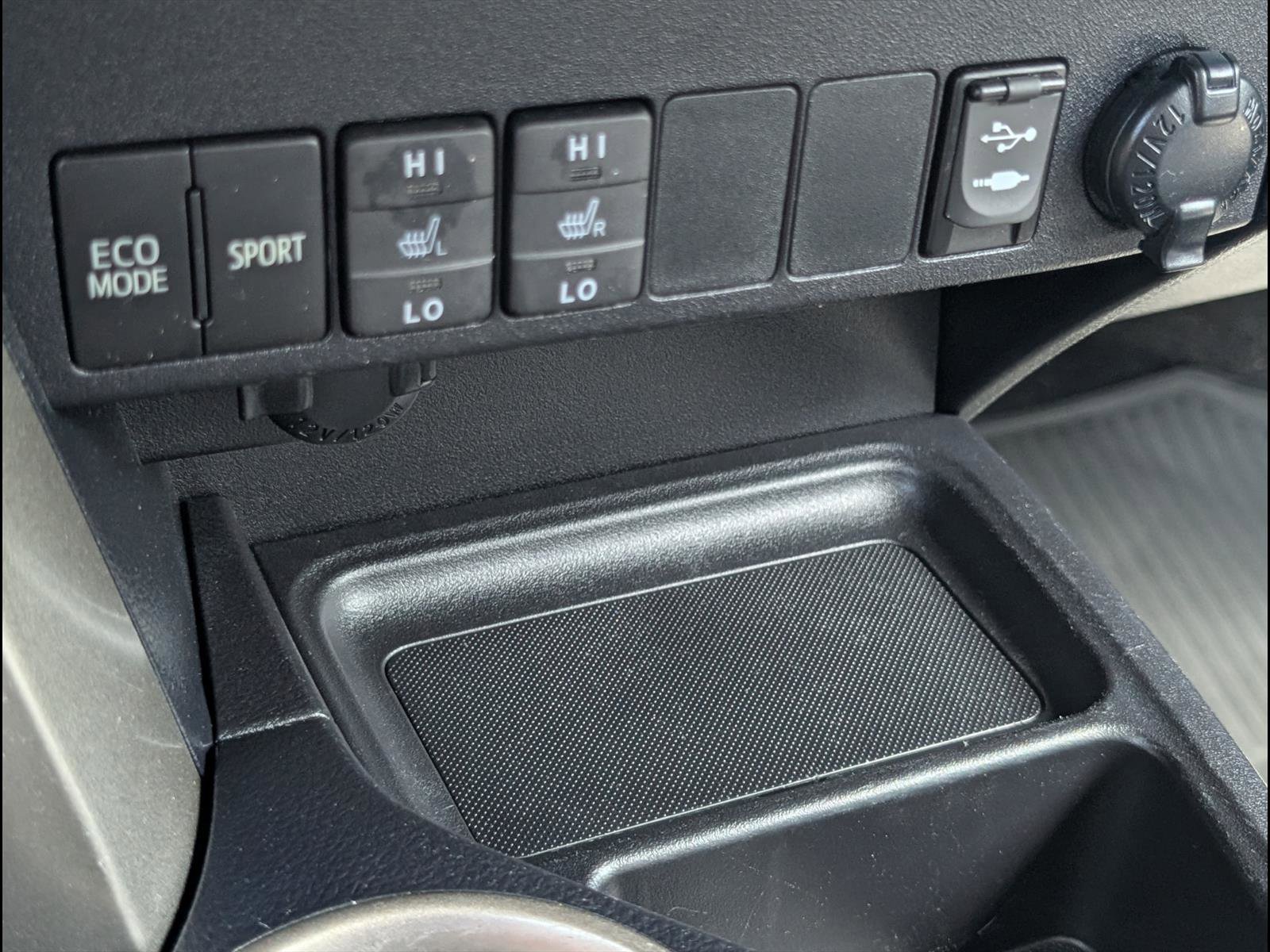 Used 2015 Toyota RAV4 Limited w/ Technology Package AWD/4WD image 19