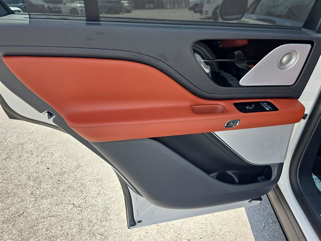 Used 2025 Lincoln Aviator Reserve w/ Equipment Group 201A image 17