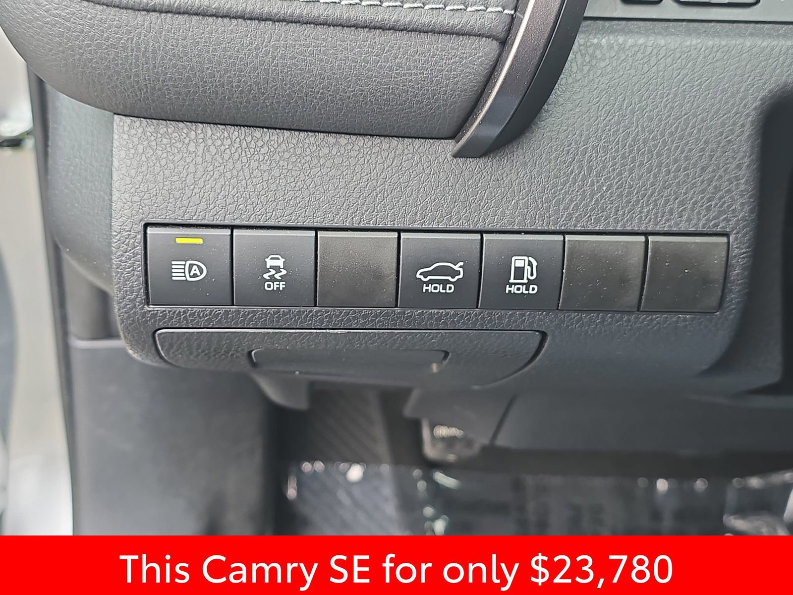 Used 2024 Toyota Camry SE image 31