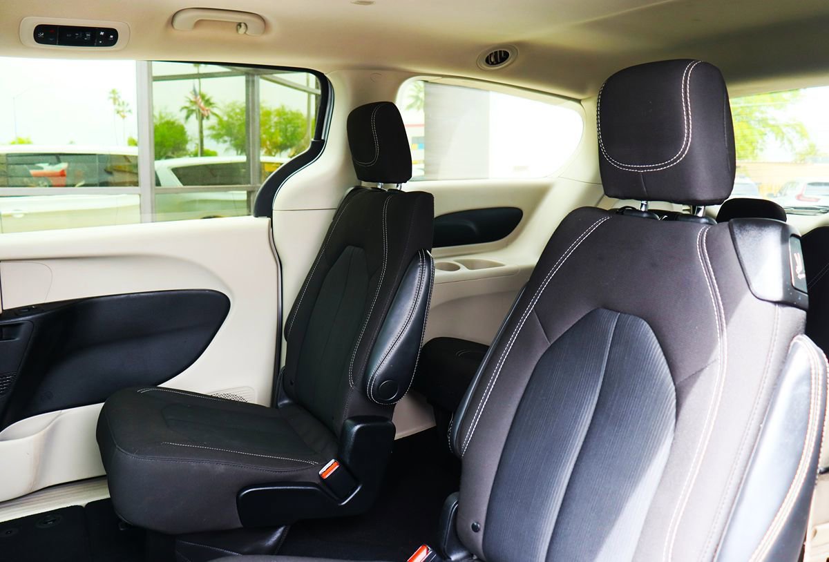 Used 2023 Chrysler Voyager LX FWD image 38