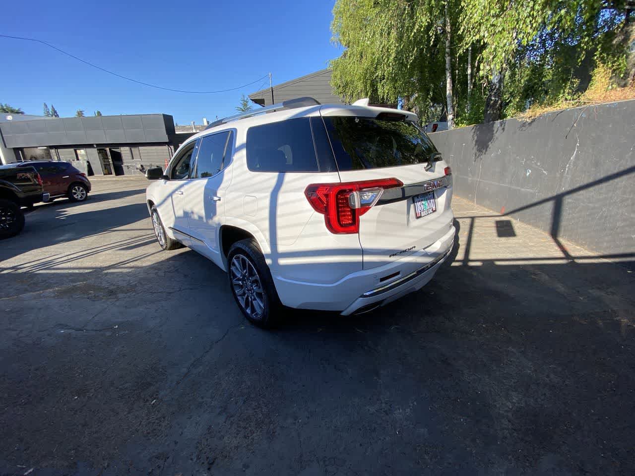 Used 2022 GMC Acadia Denali w/ Denali Ultimate Package AWD/4WD image 4
