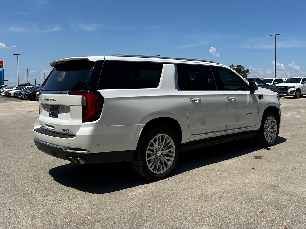 Used 2025 GMC Yukon XL Denali w/ Sun & Power Step Package AWD/4WD image 5
