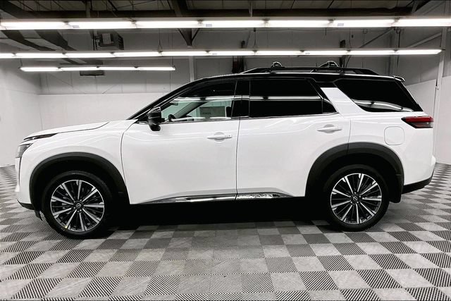 New 2026 Nissan Pathfinder Platinum AWD/4WD image 17