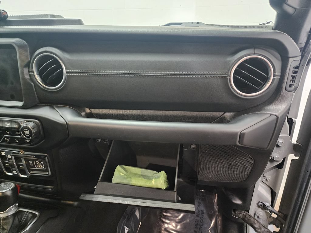 Used 2020 Jeep Wrangler Unlimited Sahara w/ Uconnect 4C Nav & Sound Group AWD/4WD image 31