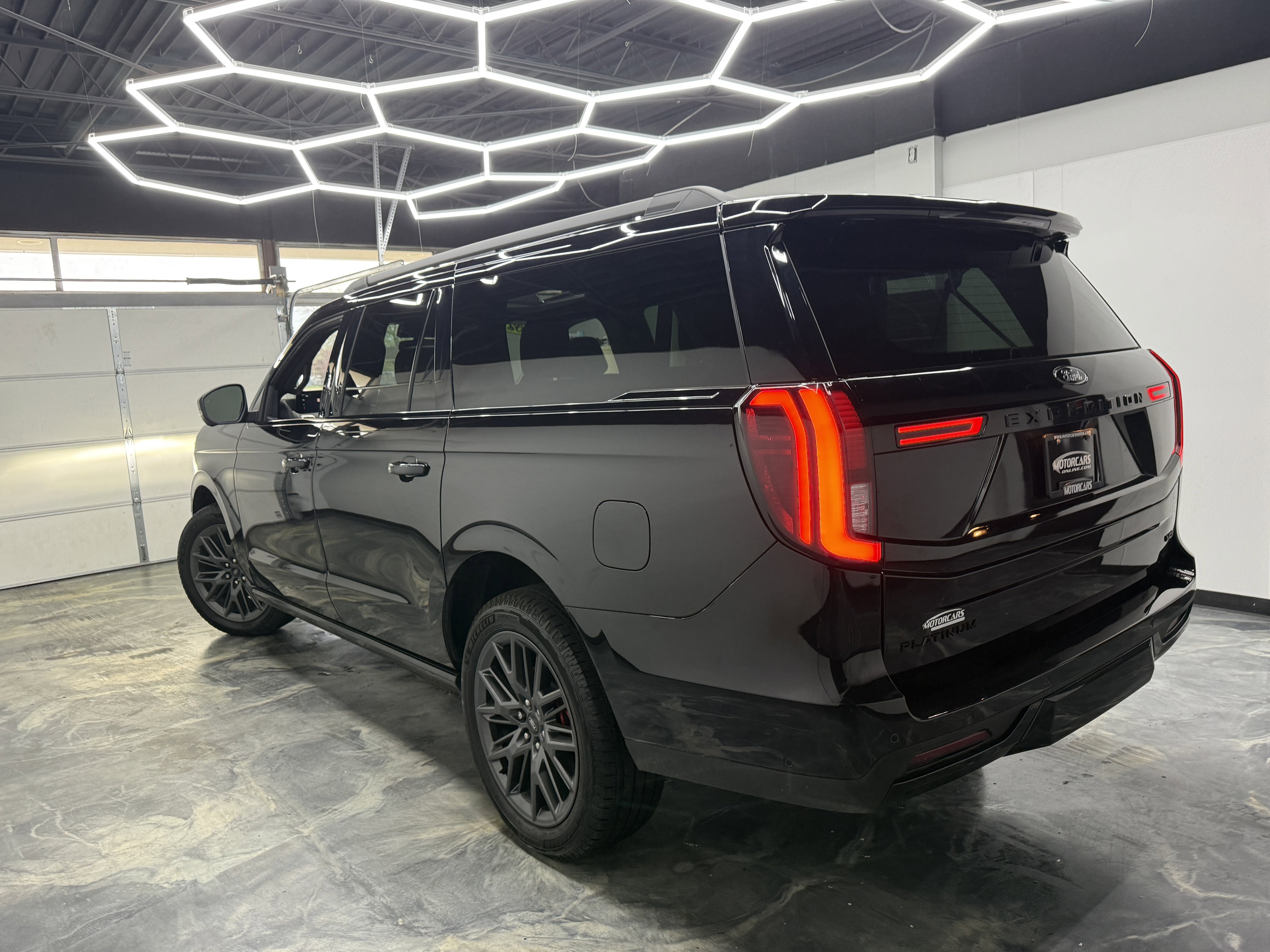 Used 2025 Ford Expedition Max Platinum w/ Stealth Performance Package AWD/4WD image 3