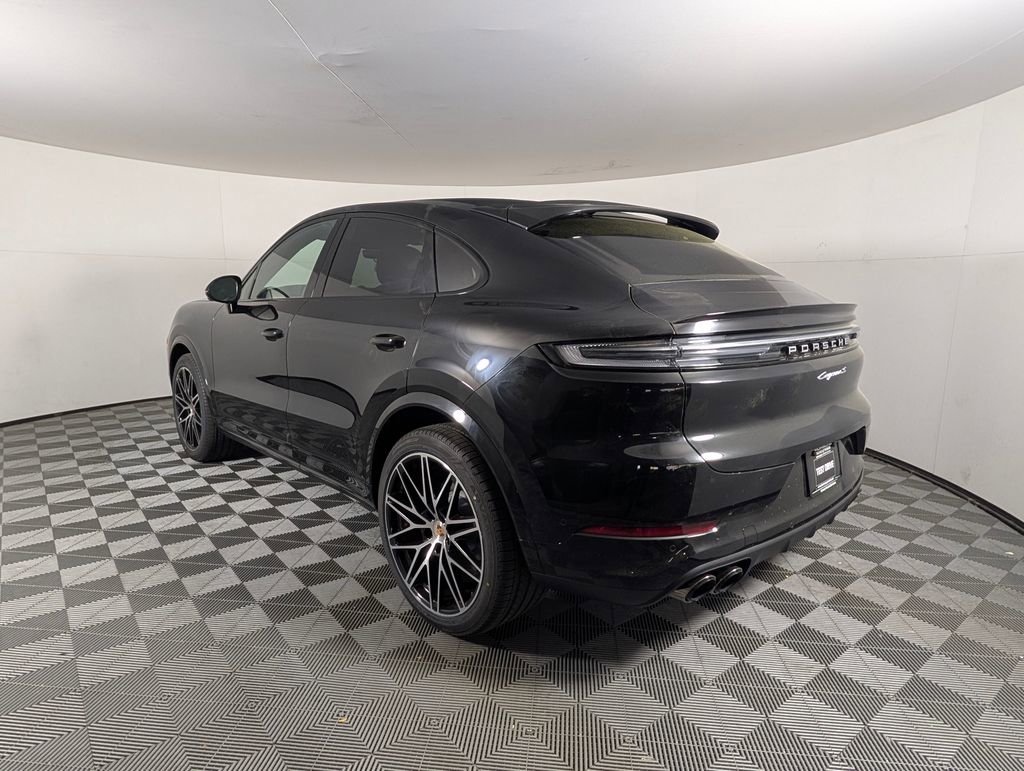 Certified 2025 Porsche Cayenne S image 3