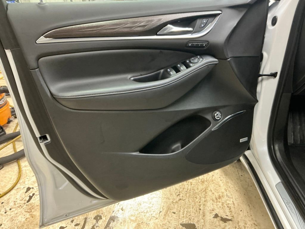 Certified 2024 Buick Enclave Avenir w/ Avenir Technology Package image 14