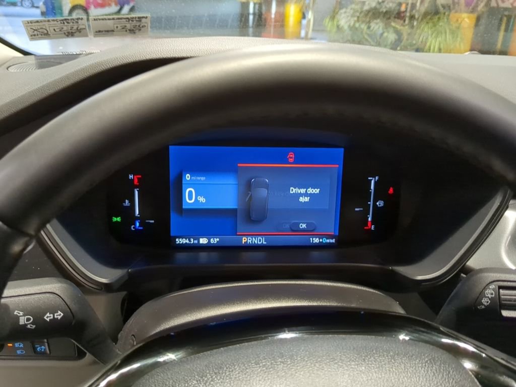 Used 2025 Ford Escape SE image 12