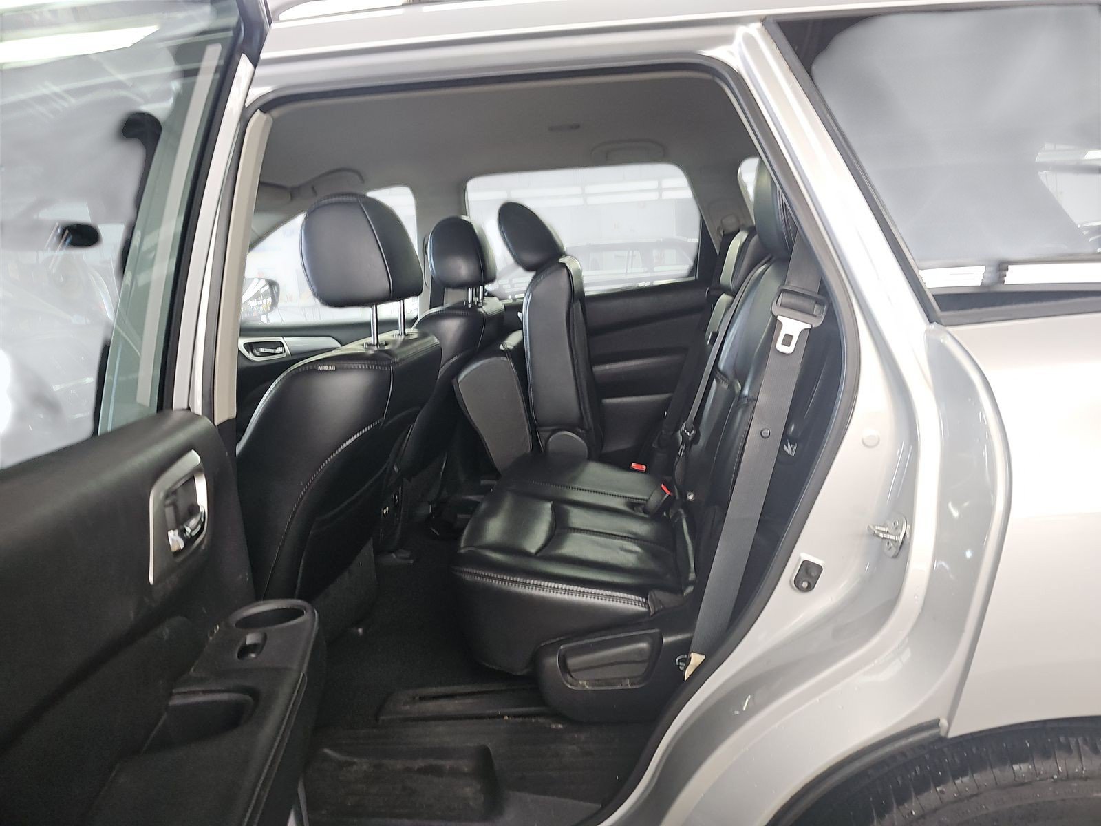 Used 2017 Nissan Pathfinder SL w/ SL Tech Package AWD/4WD image 10
