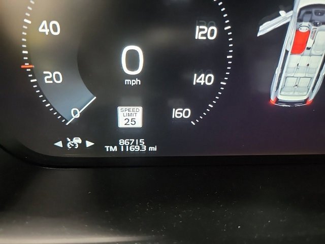 Used 2017 Volvo XC90 T6 Momentum w/ Vision Package image 9