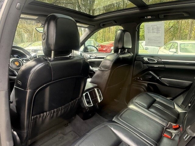 Used 2017 Porsche Cayenne Platinum Edition AWD/4WD image 23