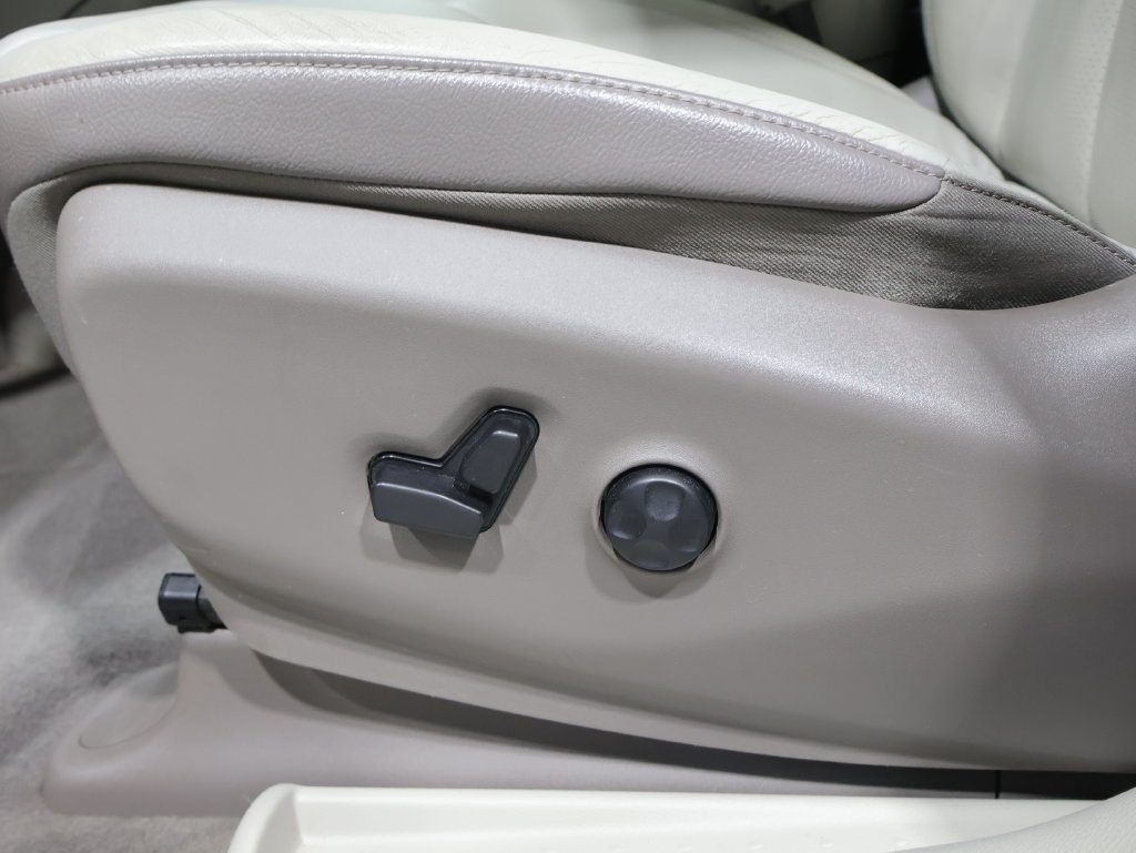 Used 2018 Chrysler Pacifica Touring-L Plus FWD image 10