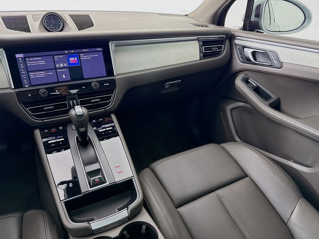 Certified 2023 Porsche Macan Turbo image 26