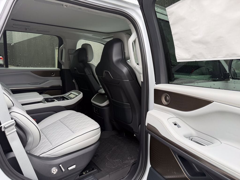 New 2026 Lincoln Navigator Black Label AWD/4WD image 25