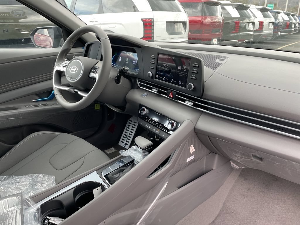 New 2026 Hyundai Elantra SEL Sport Premium FWD image 8