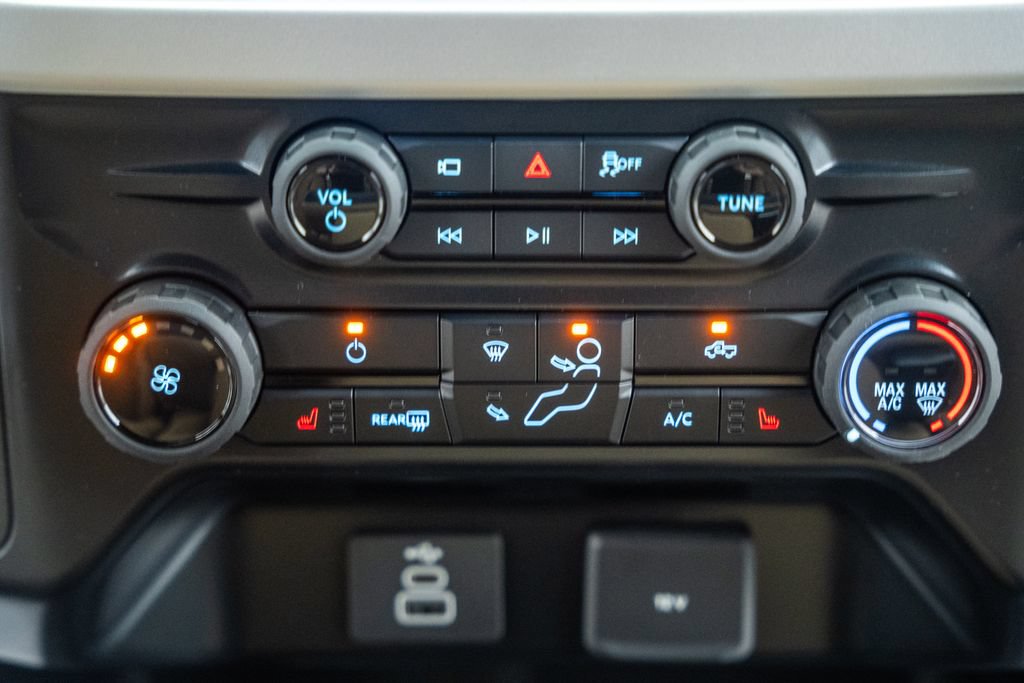 New 2026 Ford F350 XLT w/ XLT Premium Package AWD/4WD image 28